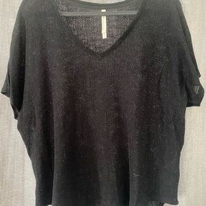 Aritzia flowy top